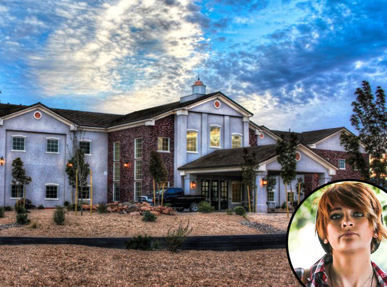 Diamond Ranch Academy, Paris Jackson Diamond Ranch Academy, Paris Jackson